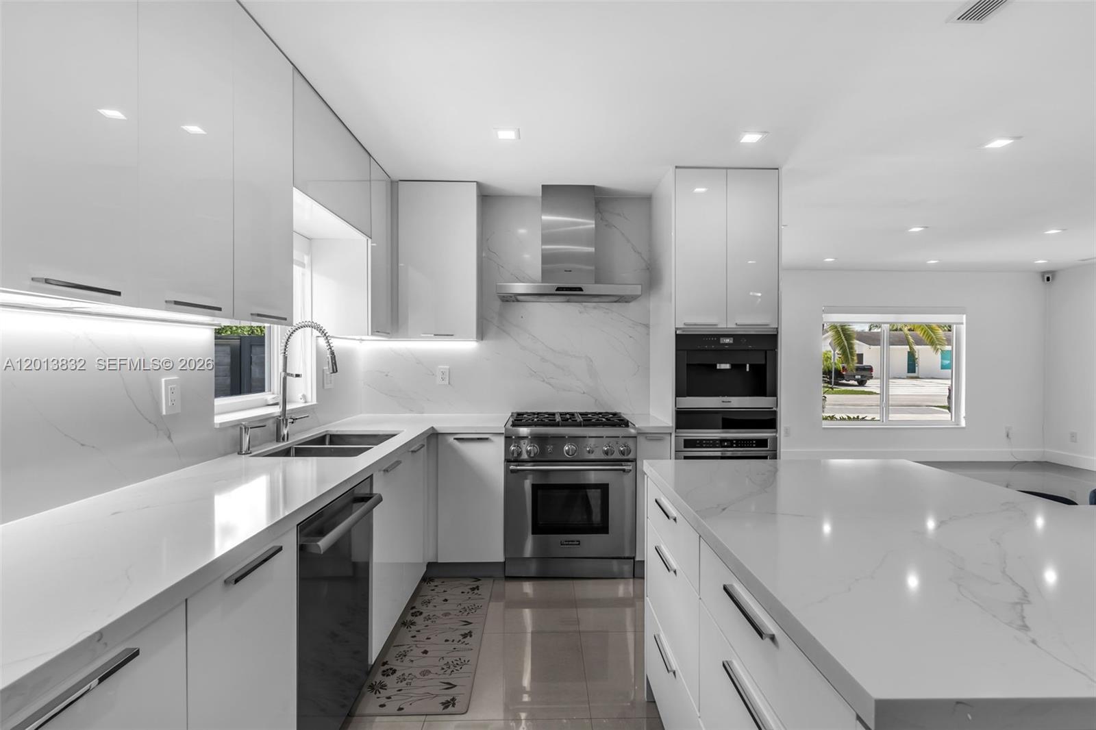 3112 Village Green Dr