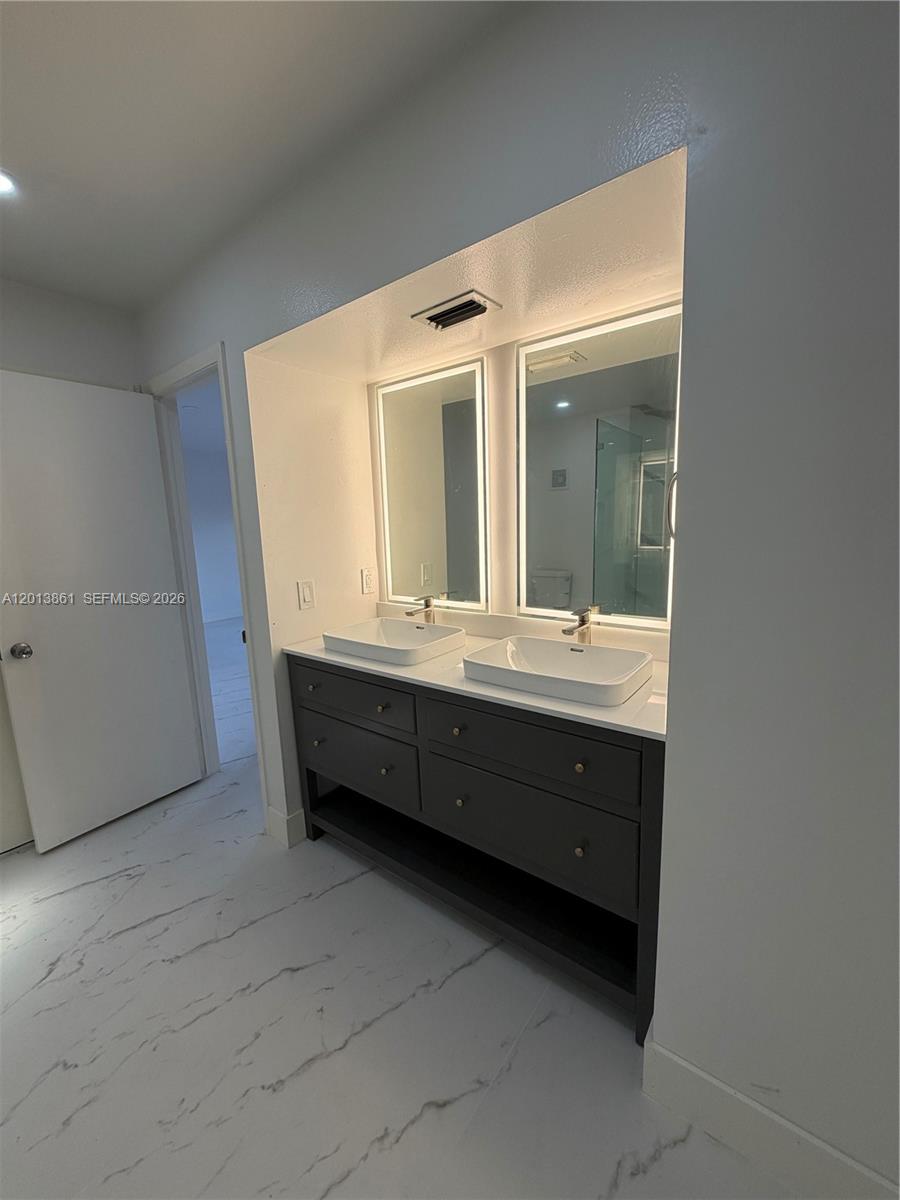 7024 SW 114th Pl # 52 Unit: A-52