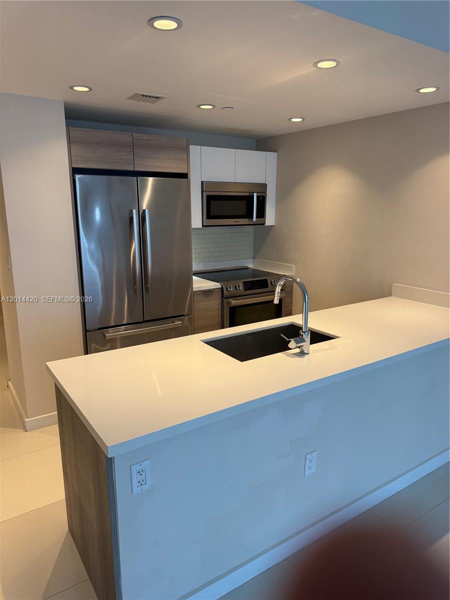 9940 W Bay Harbor Dr Unit: 7B-S