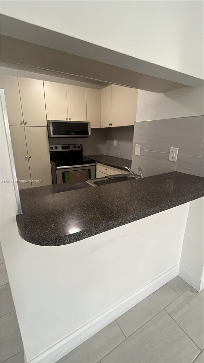 15609 SW 73rd Cir Ter # 12 Unit: 8-12