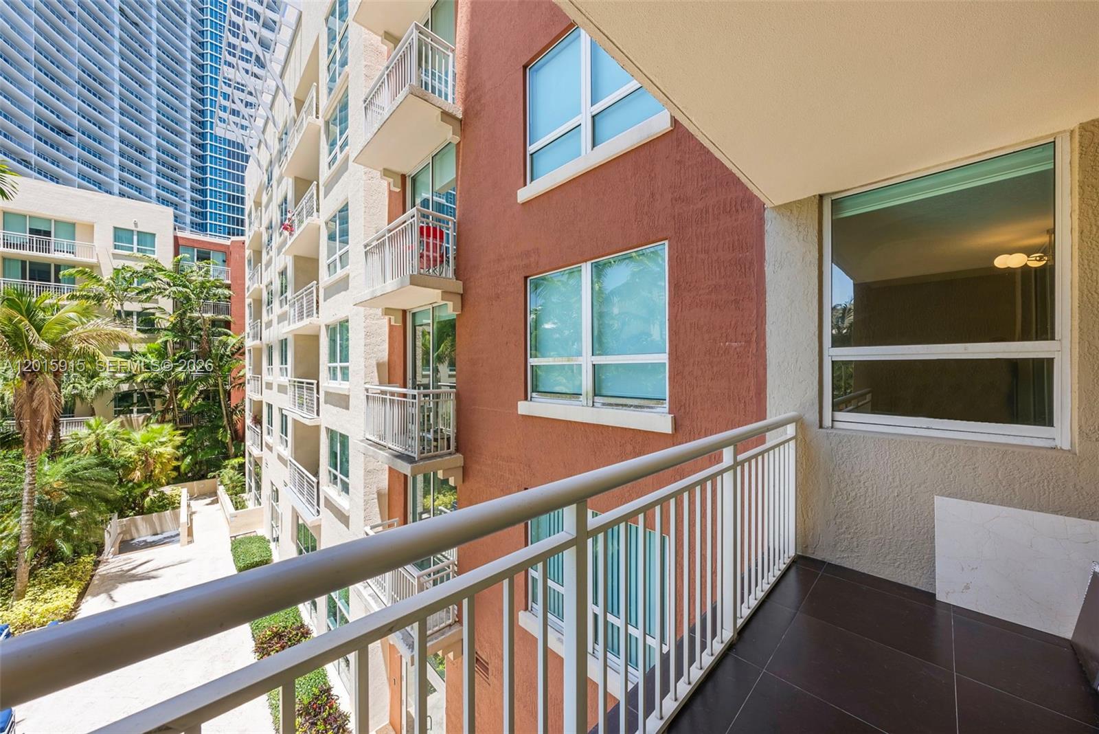 2000 N Bayshore Dr # 307