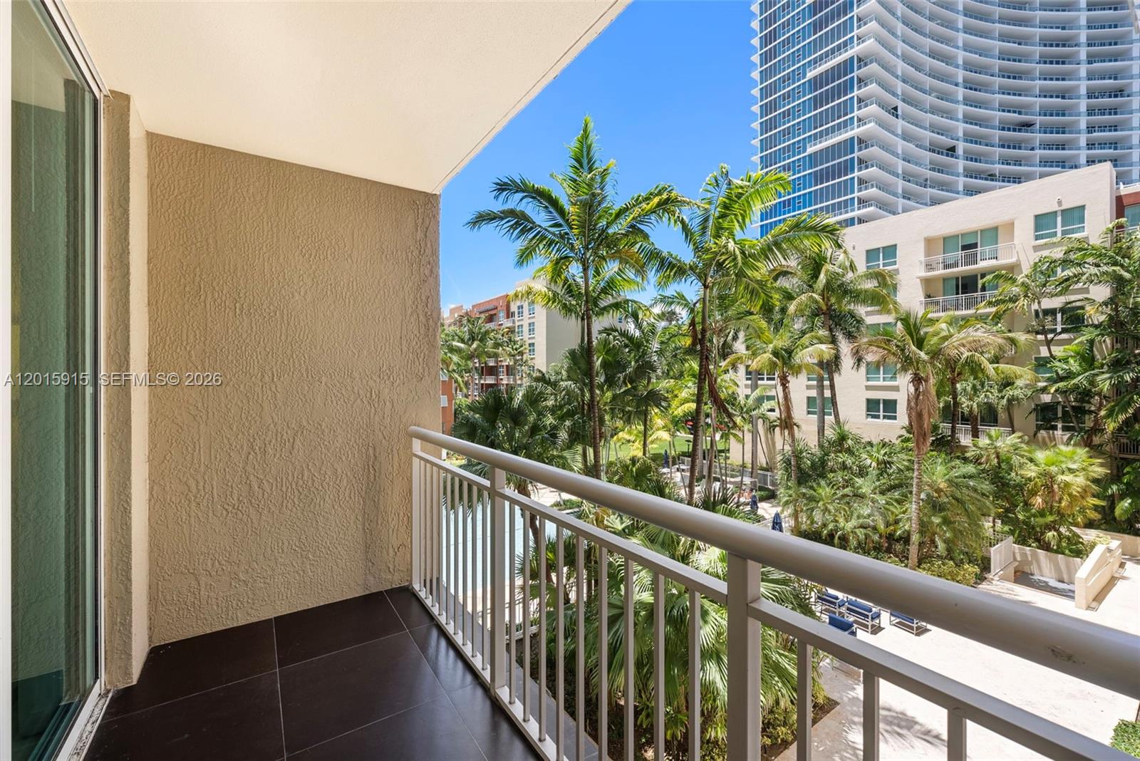 2000 N Bayshore Dr # 307