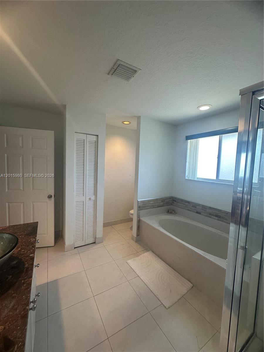 5402 Pointe Villa Dr # B