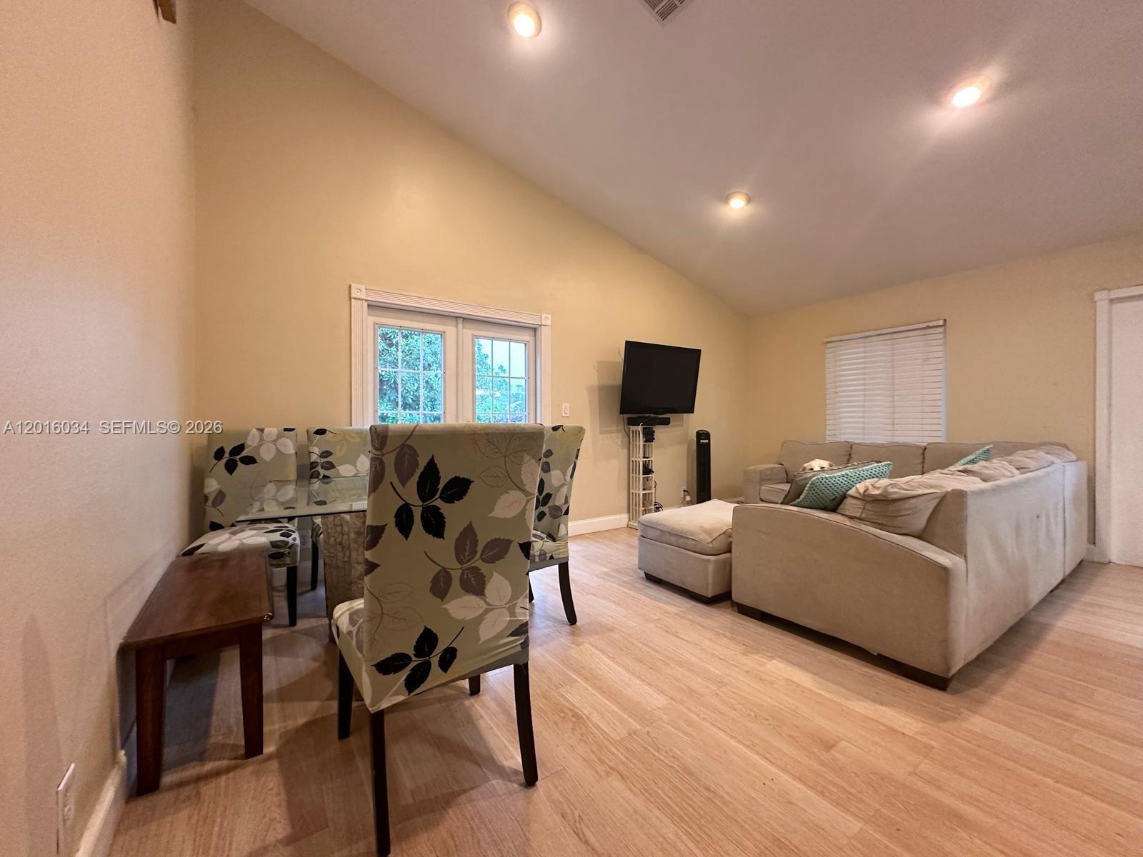 11143 E Model Cir E
