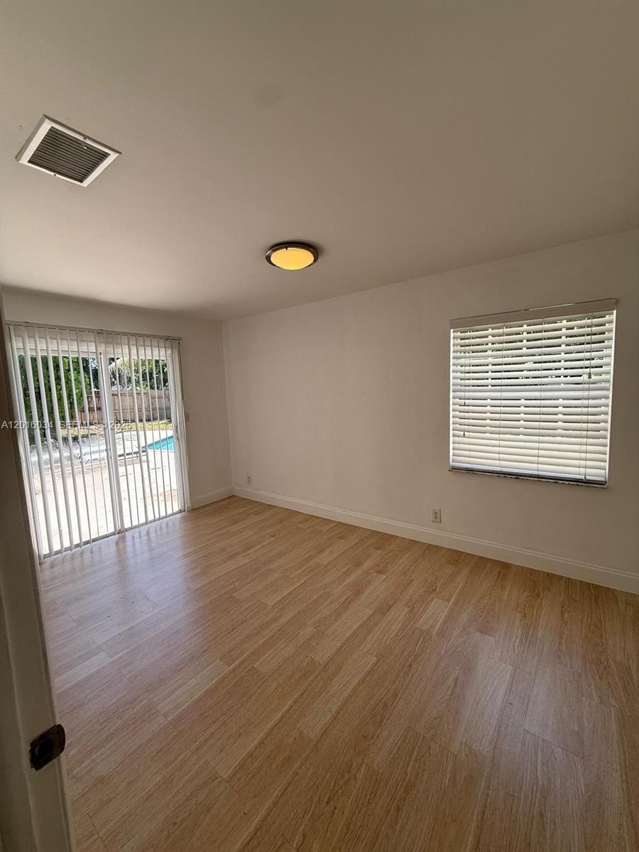 11143 E Model Cir E