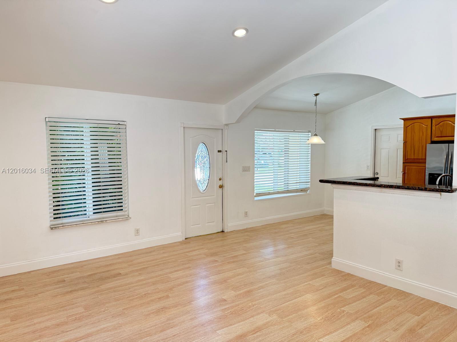 11143 E Model Cir E
