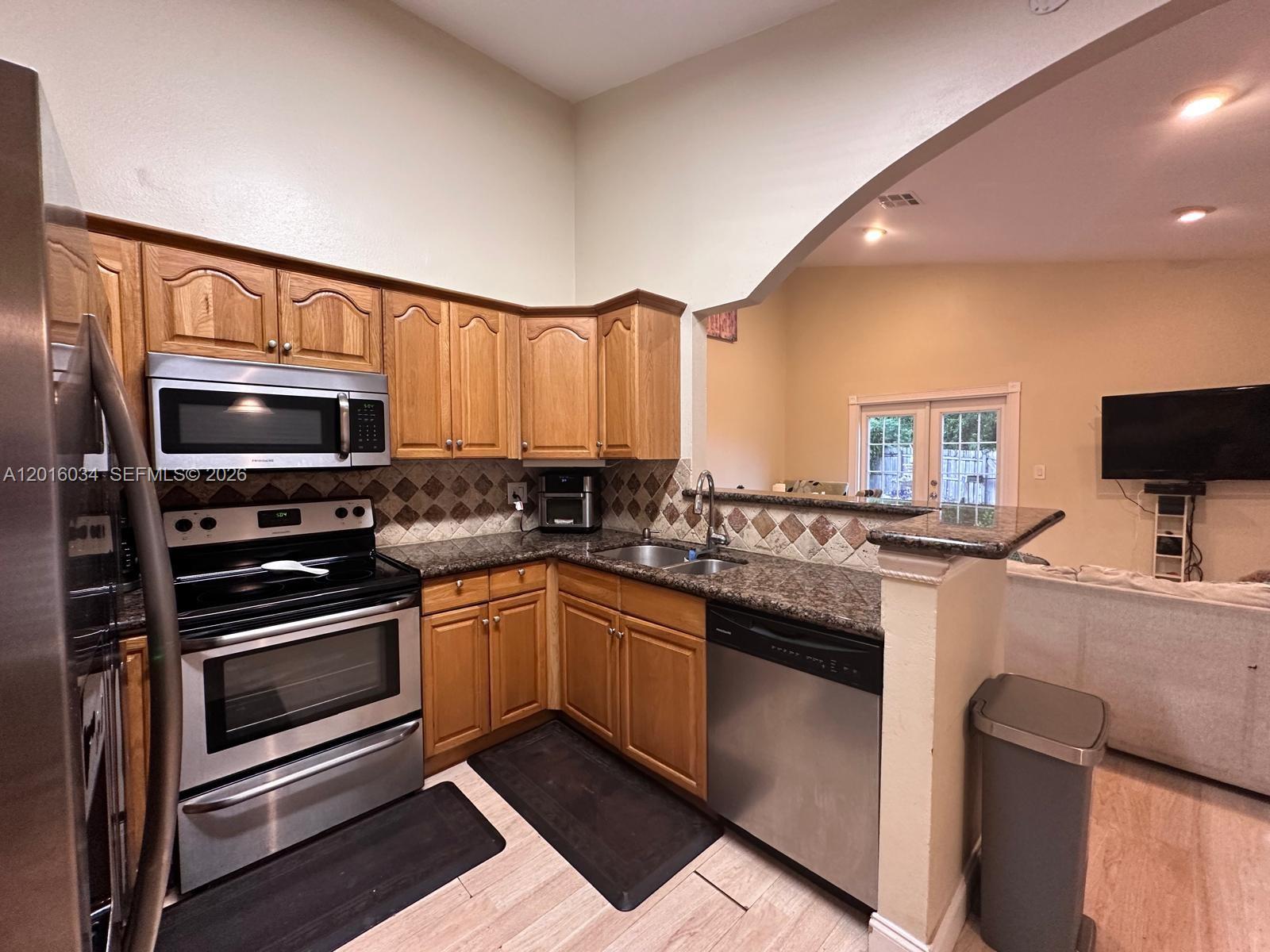 11143 E Model Cir E