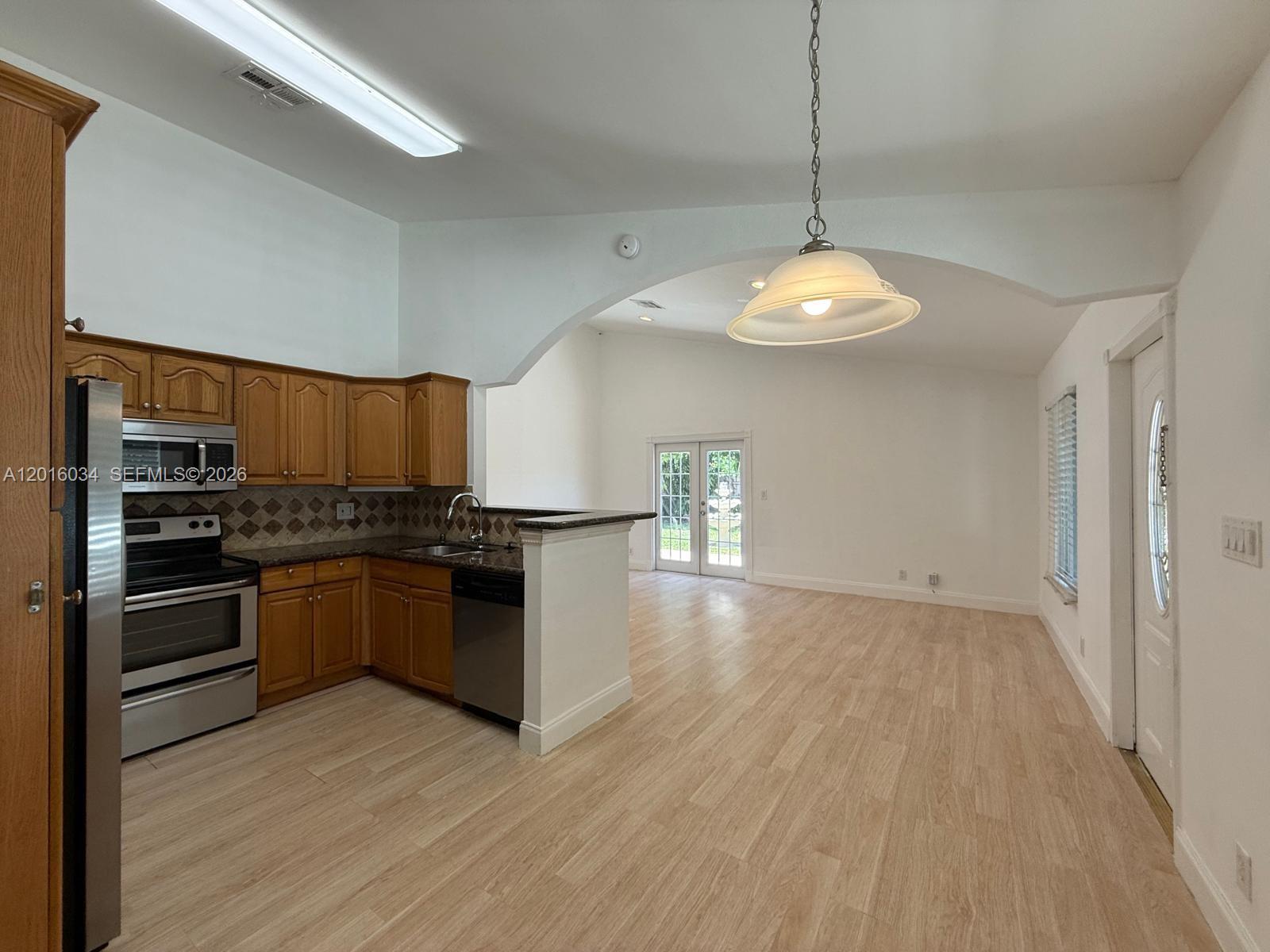11143 E Model Cir E