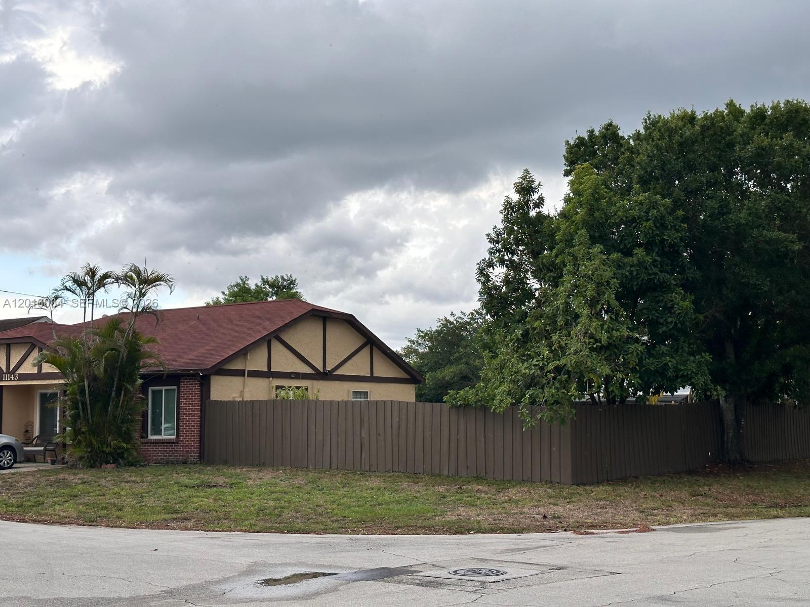 11143 E Model Cir E