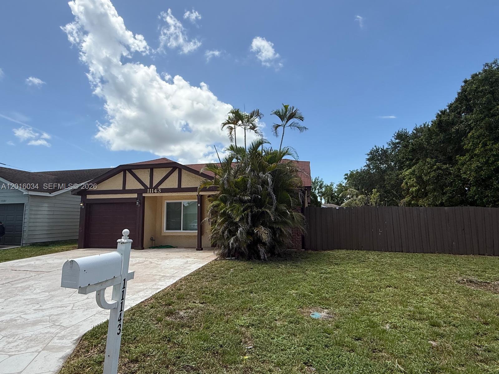 11143 E Model Cir E