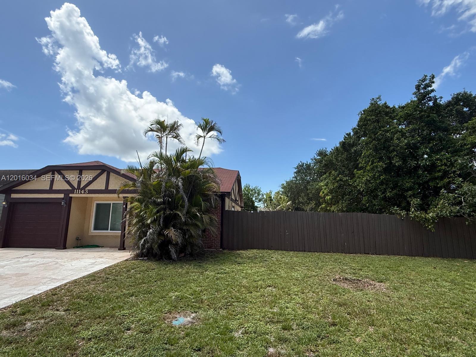 11143 E Model Cir E