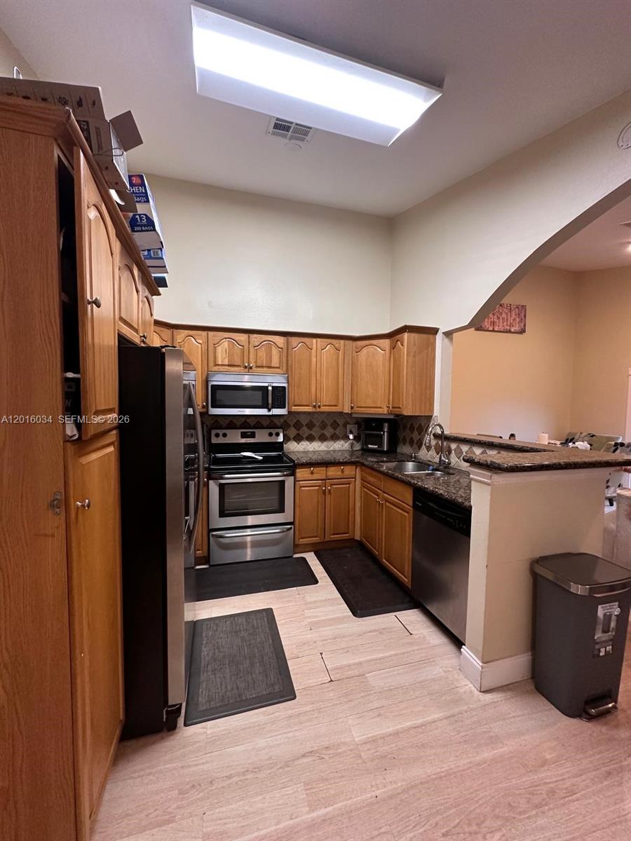 11143 E Model Cir E