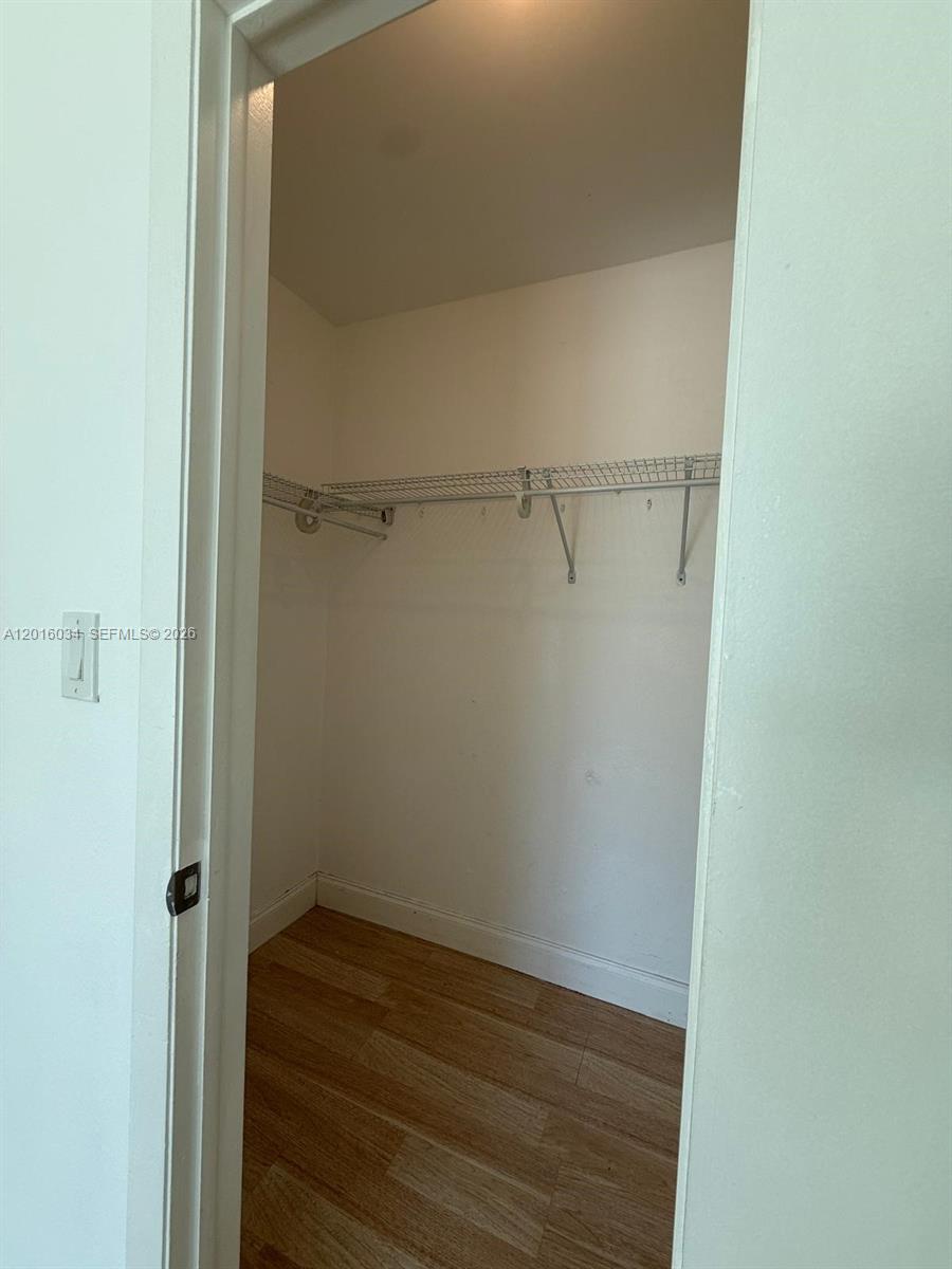 11143 E Model Cir E