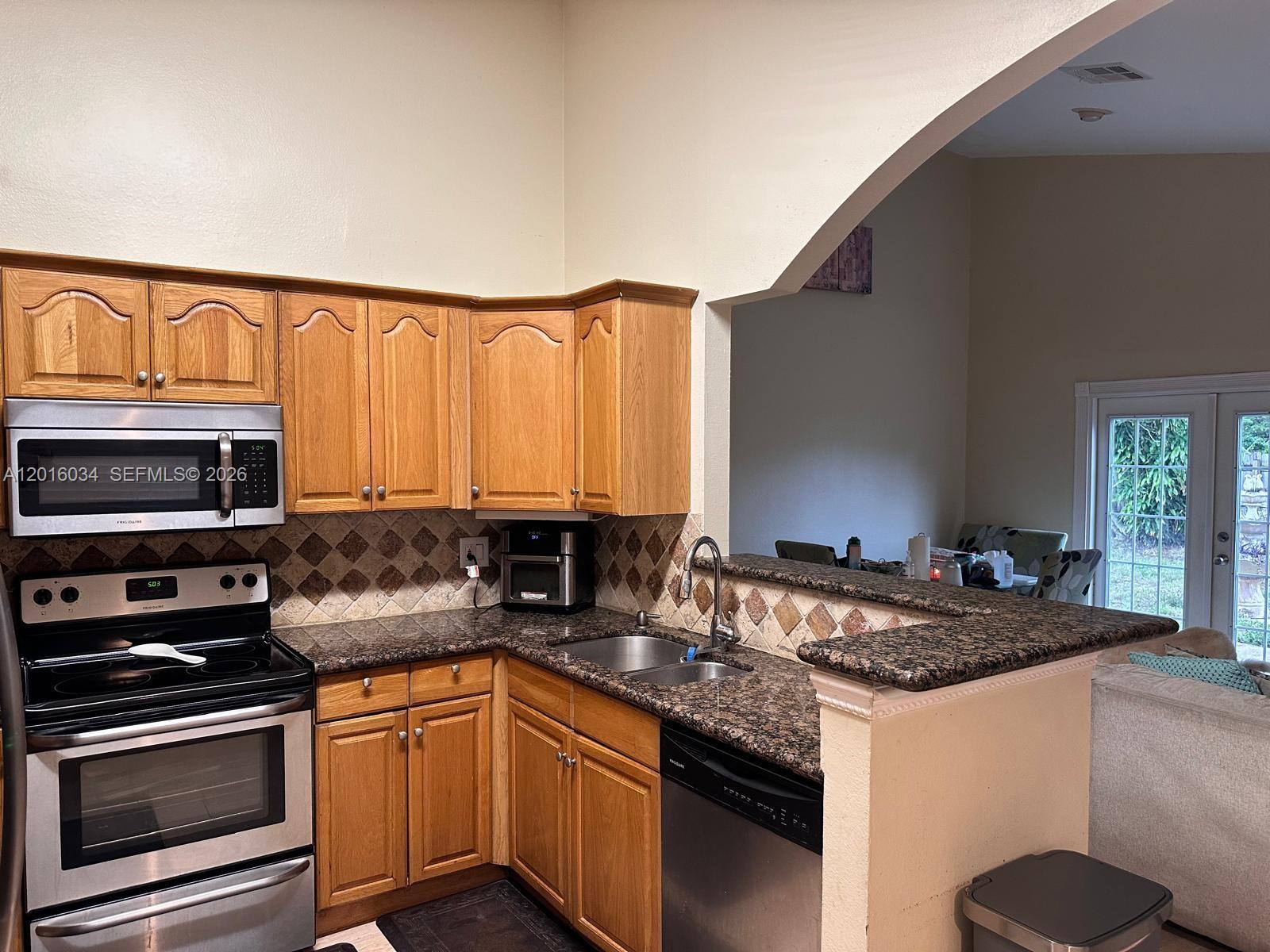 11143 E Model Cir E