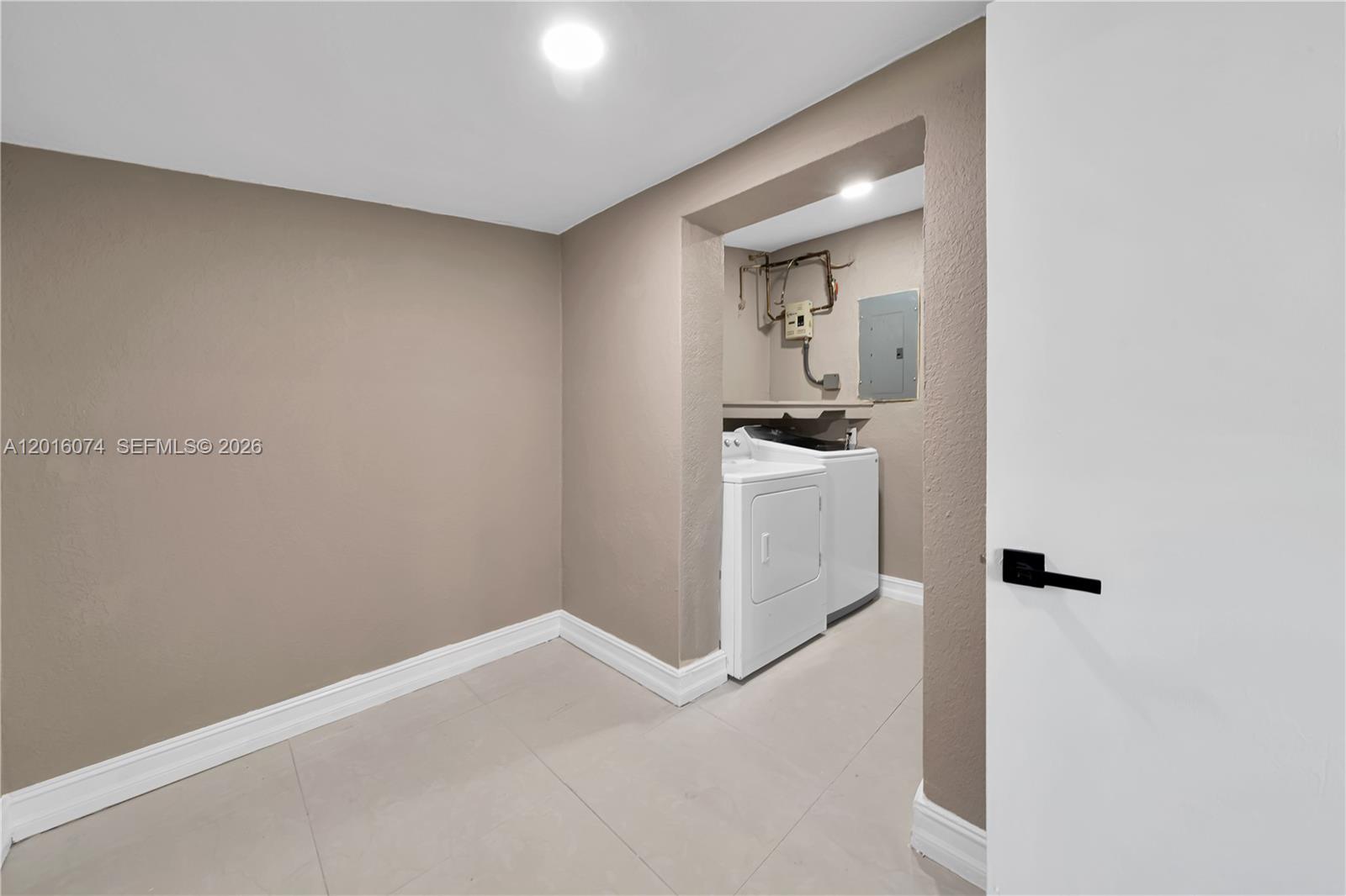 2512 Alcazar Dr