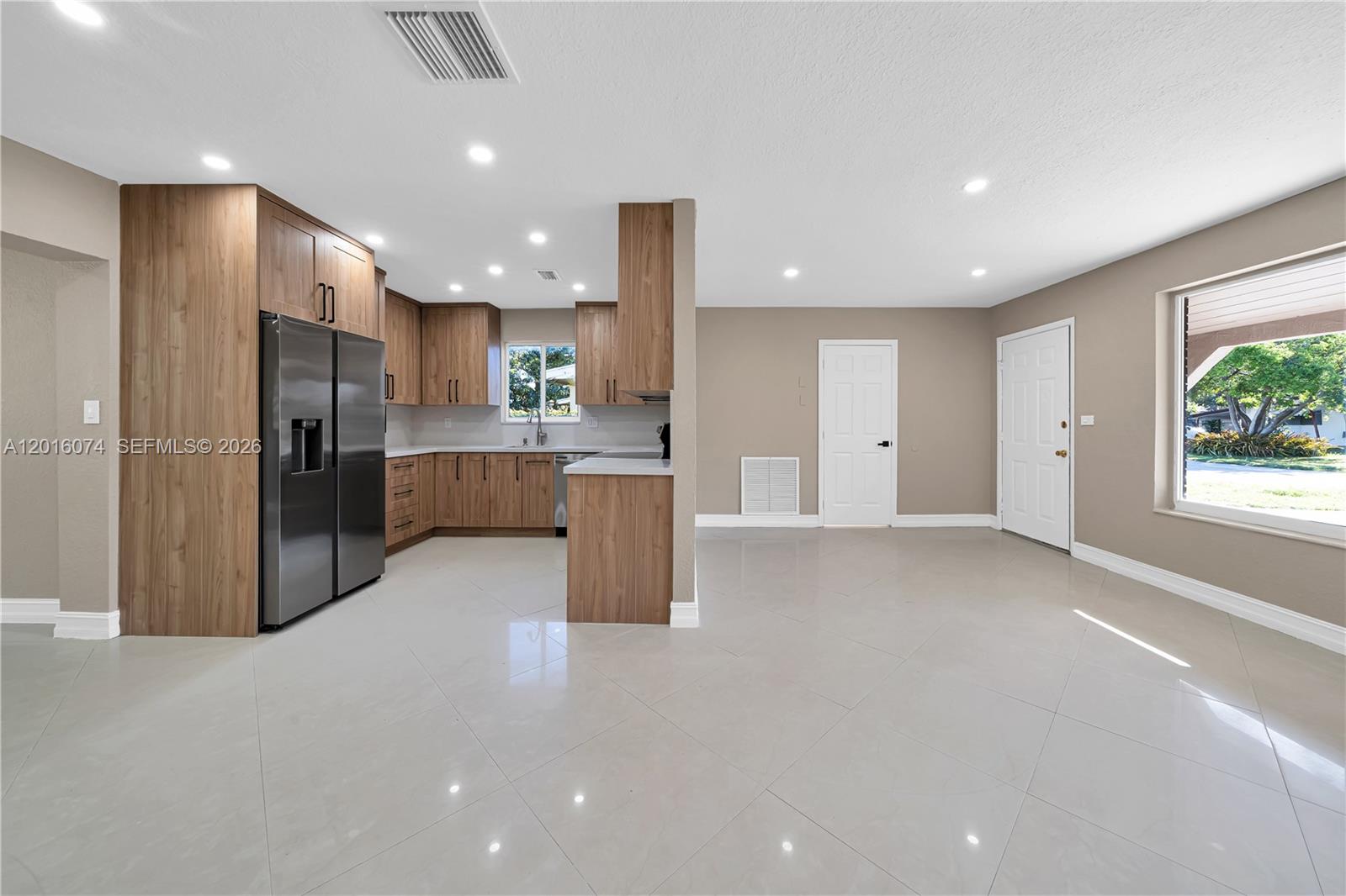 2512 Alcazar Dr