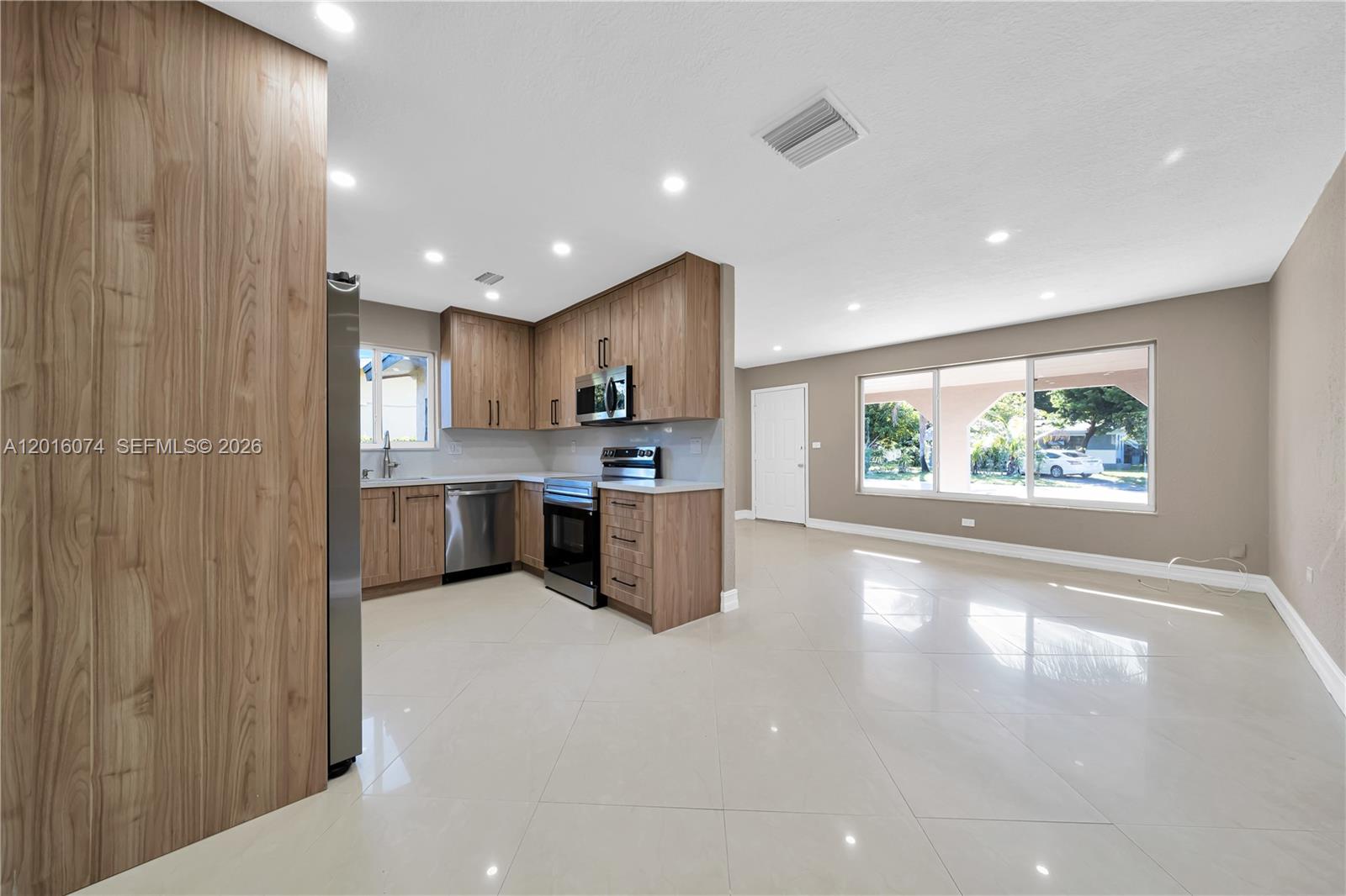 2512 Alcazar Dr