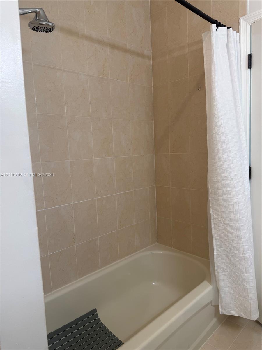 2741 NE 4th St # 103
