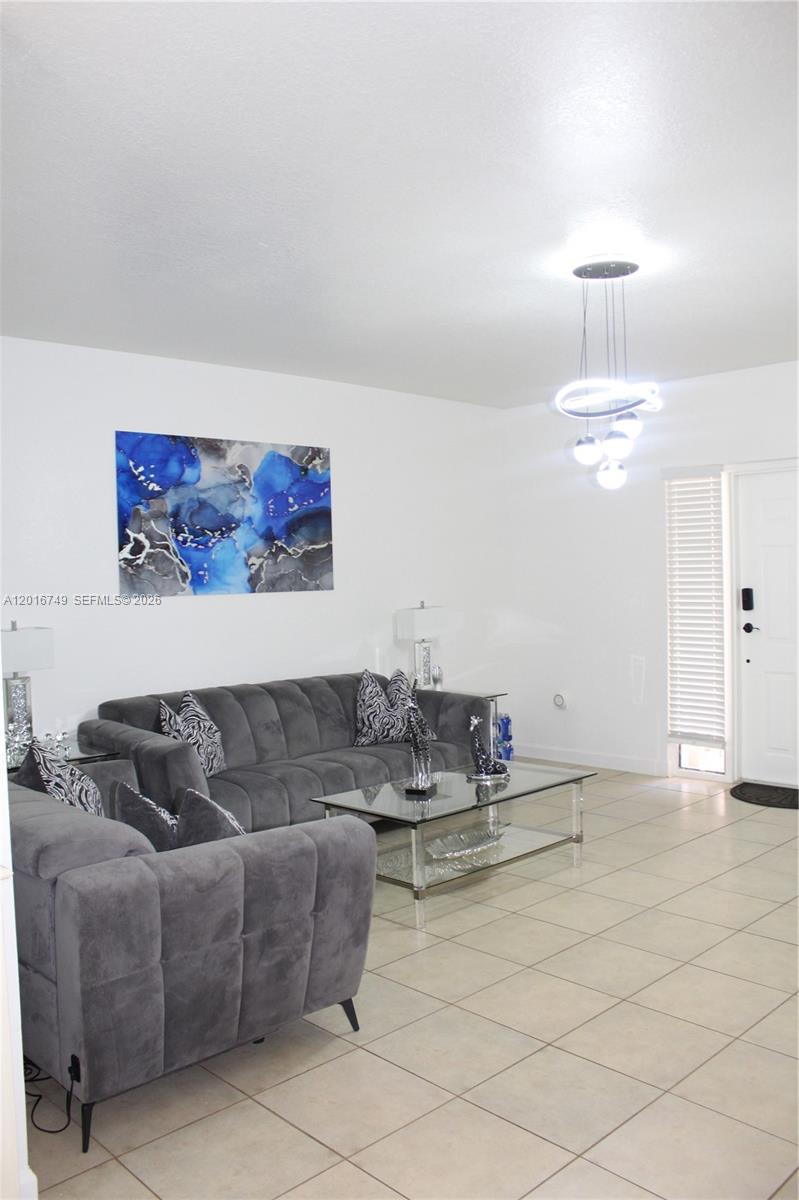 2741 NE 4th St # 103