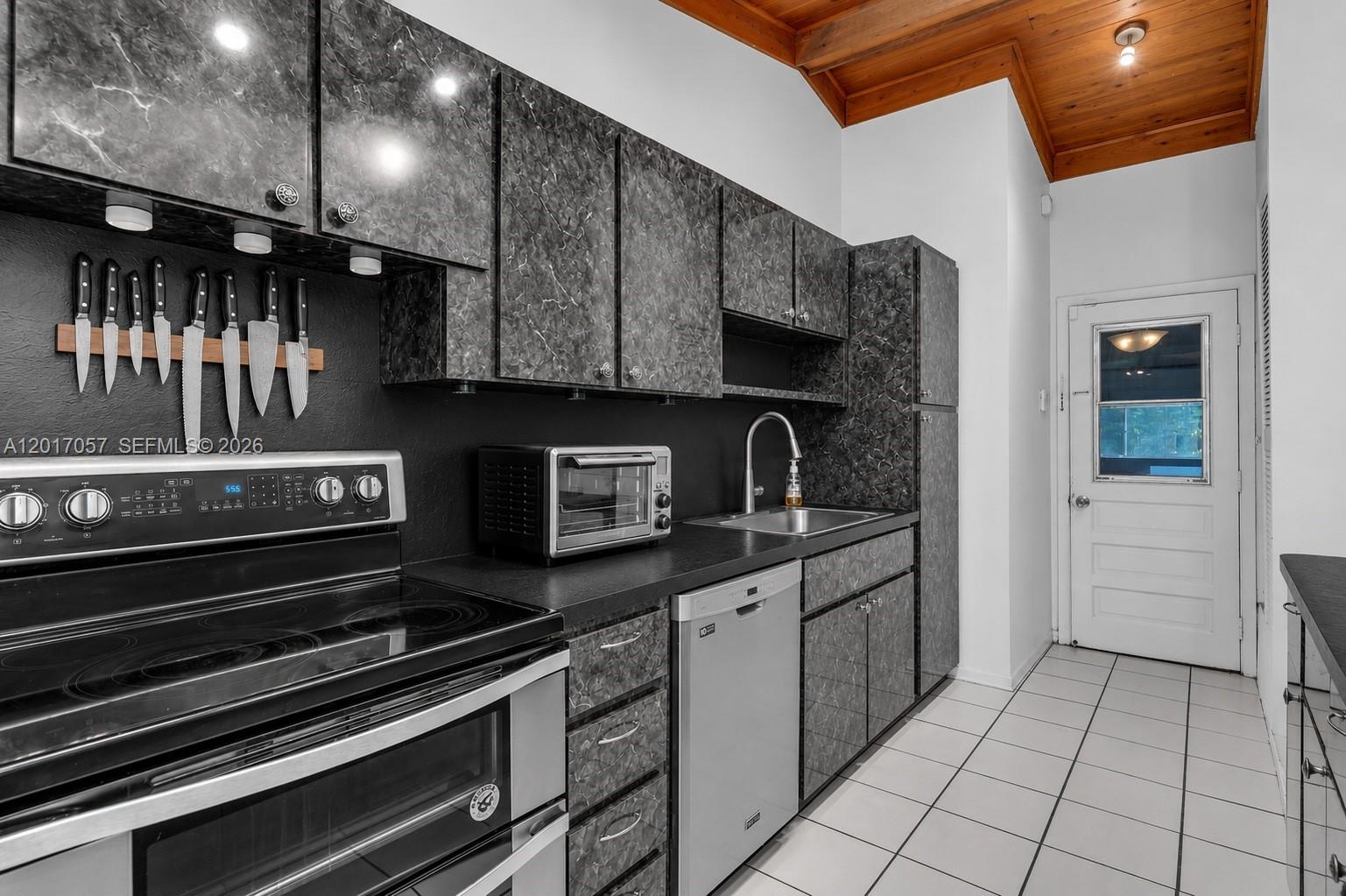 9470 NW 33rd Mnr