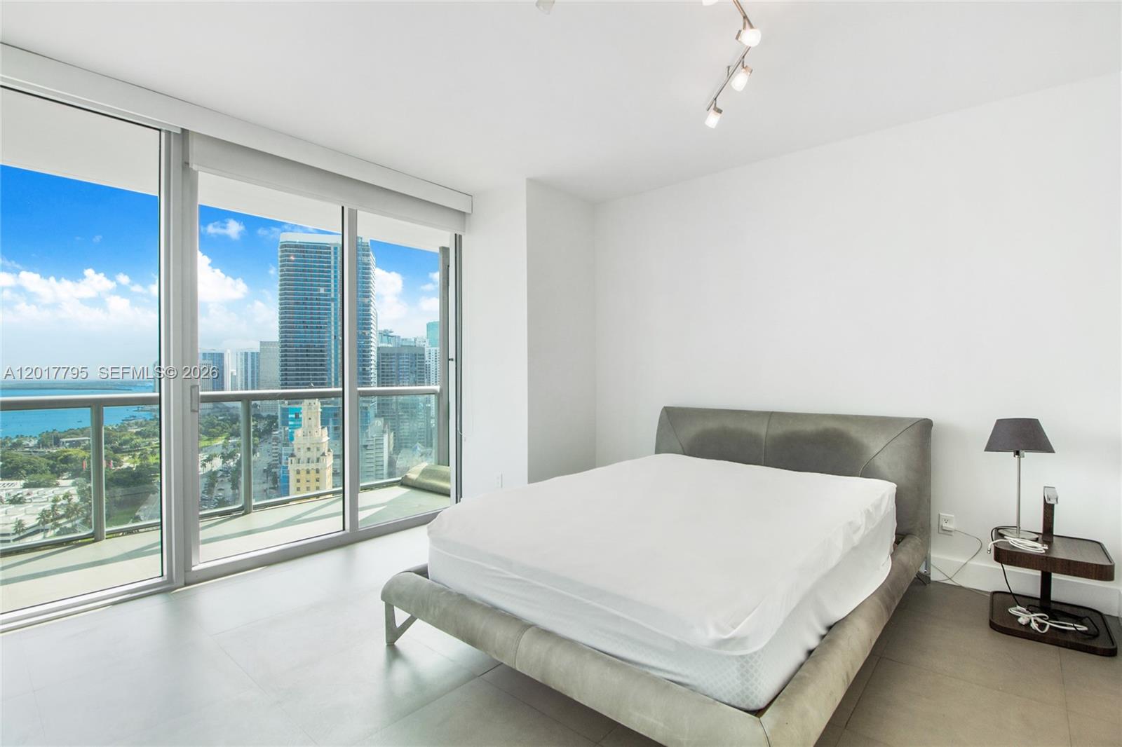 888 Biscayne Blvd # 2705