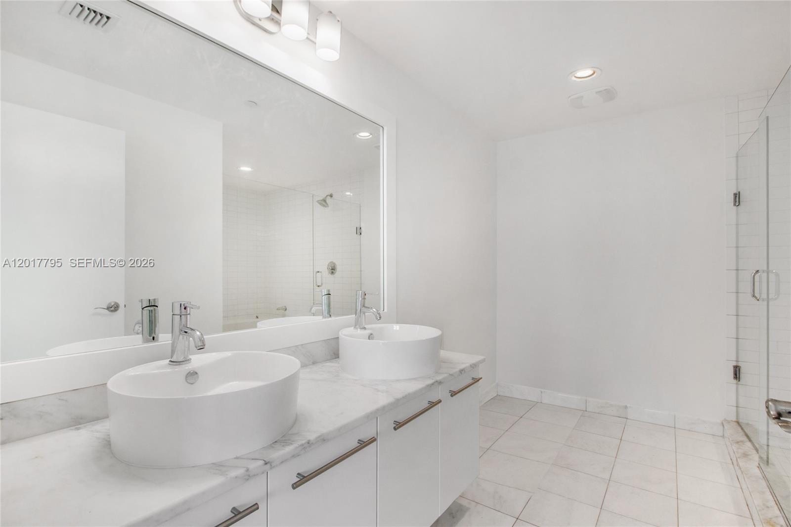 888 Biscayne Blvd # 2705