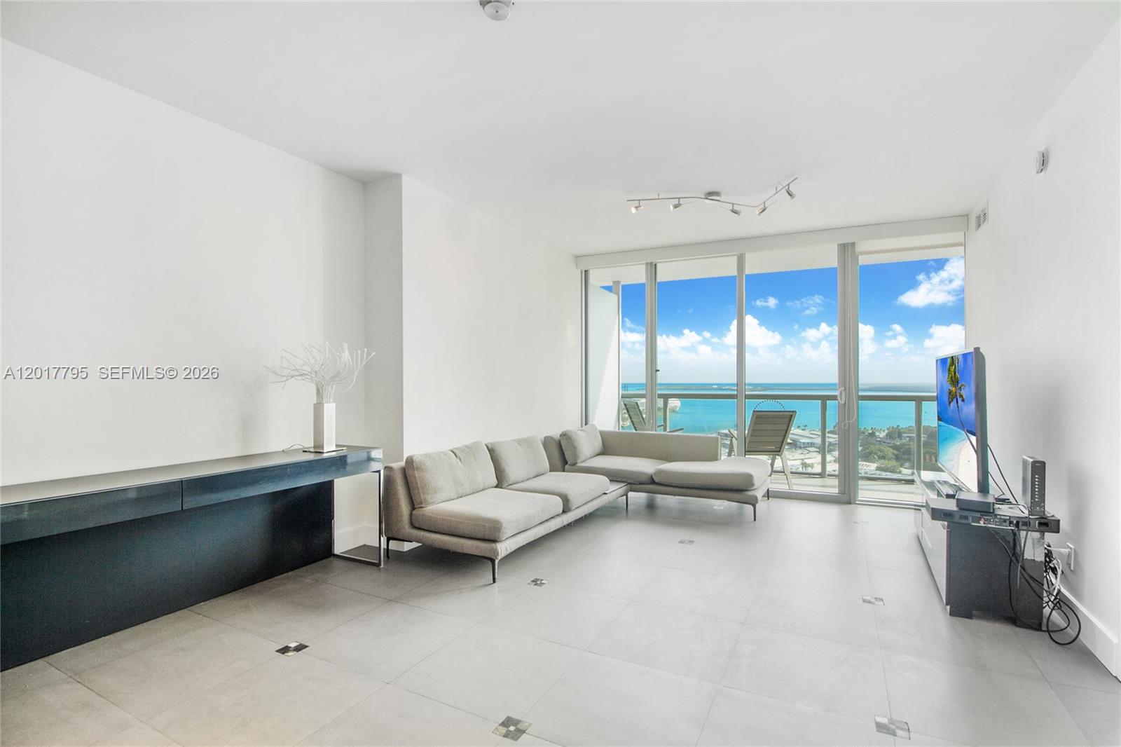888 Biscayne Blvd # 2705