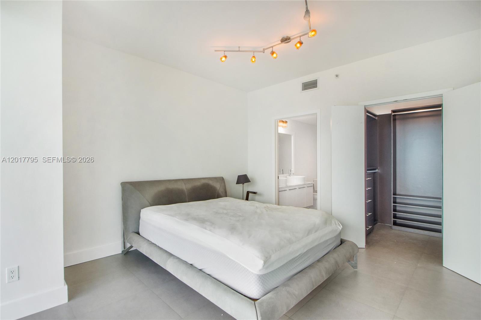 888 Biscayne Blvd # 2705