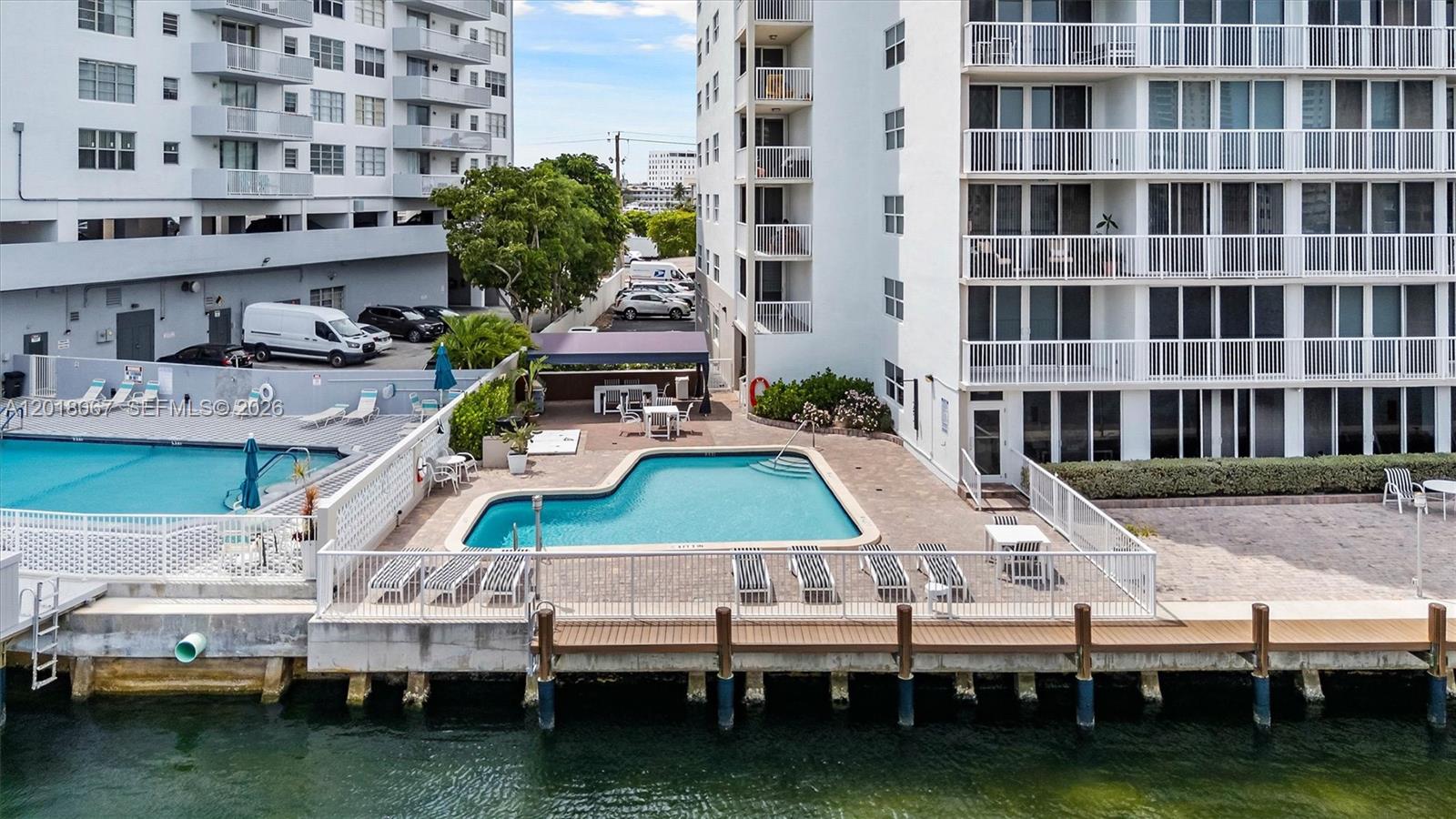 121 Golden Isles Dr # 707