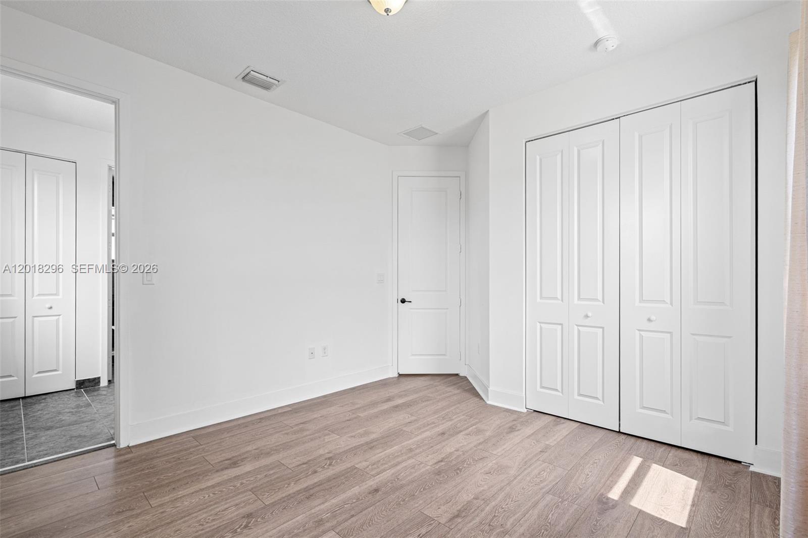 3323 W 96th Pl