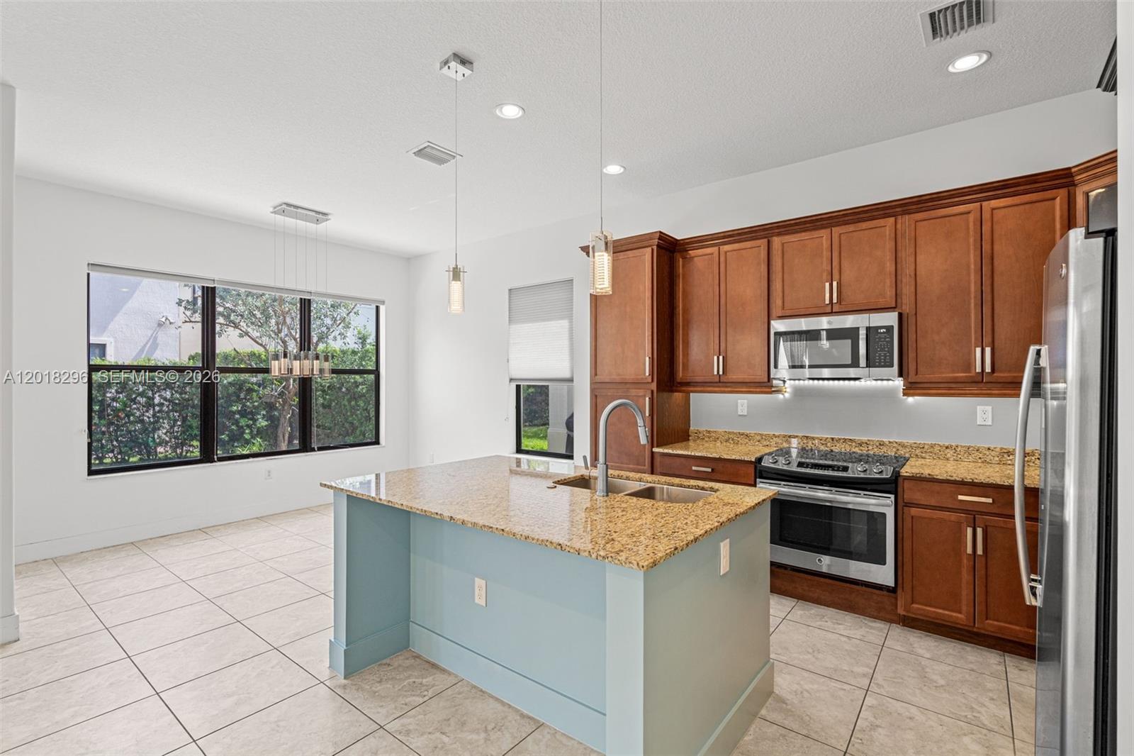 3323 W 96th Pl