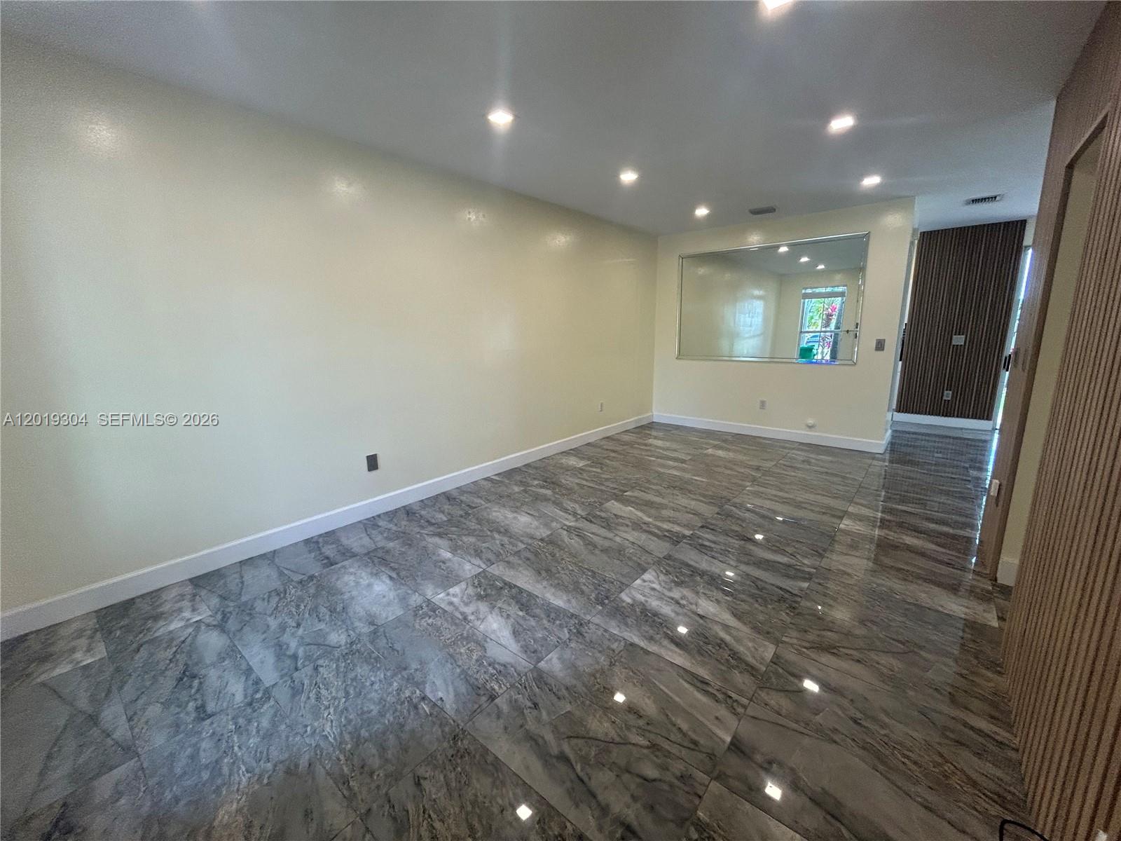 254 Riverwalk Cir