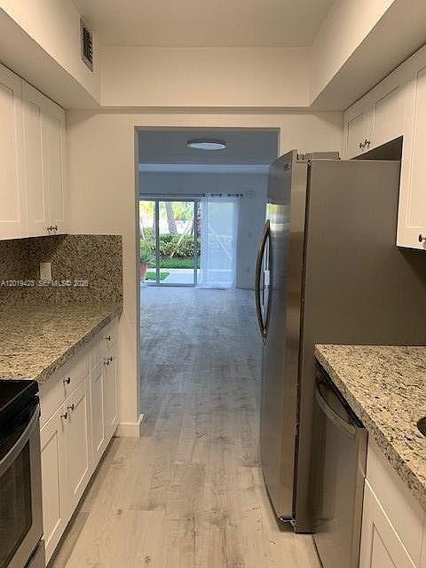 881 Ocean Dr Unit: TH11