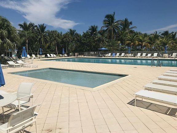 881 Ocean Dr Unit: TH11