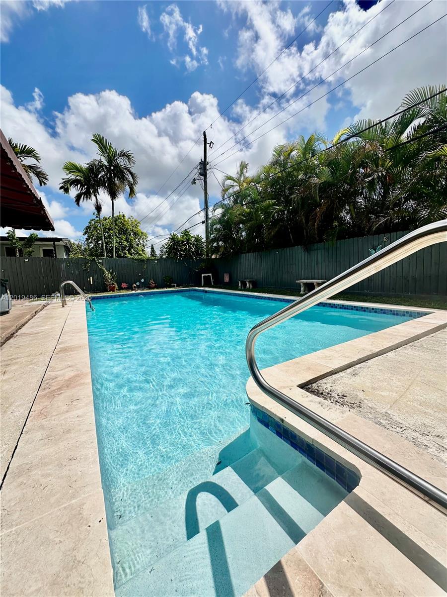 1700 SW 82nd Ave