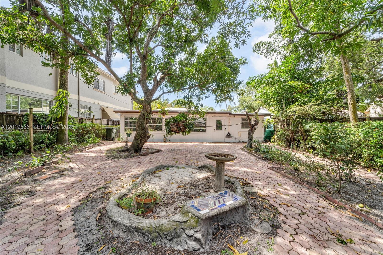 841 SW 11th Ct