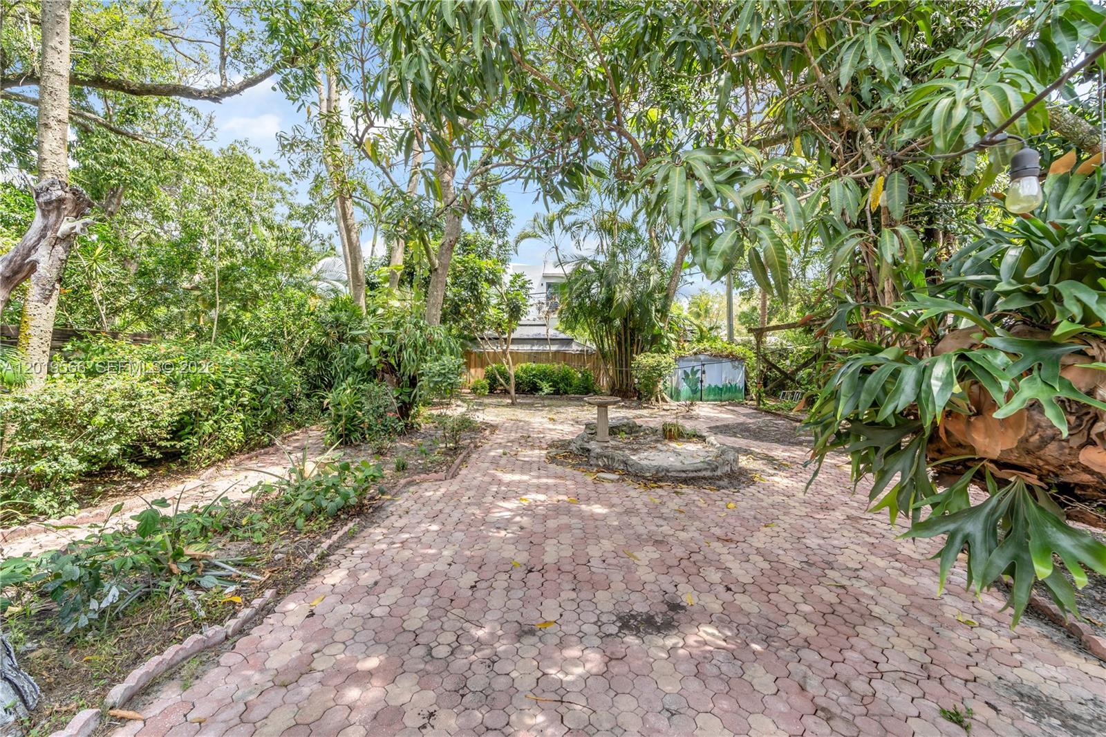 841 SW 11th Ct