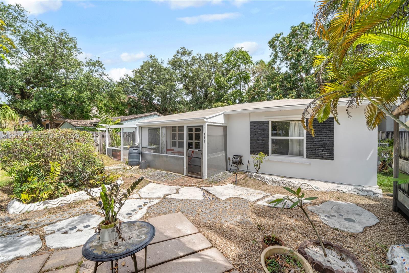 841 SW 11th Ct