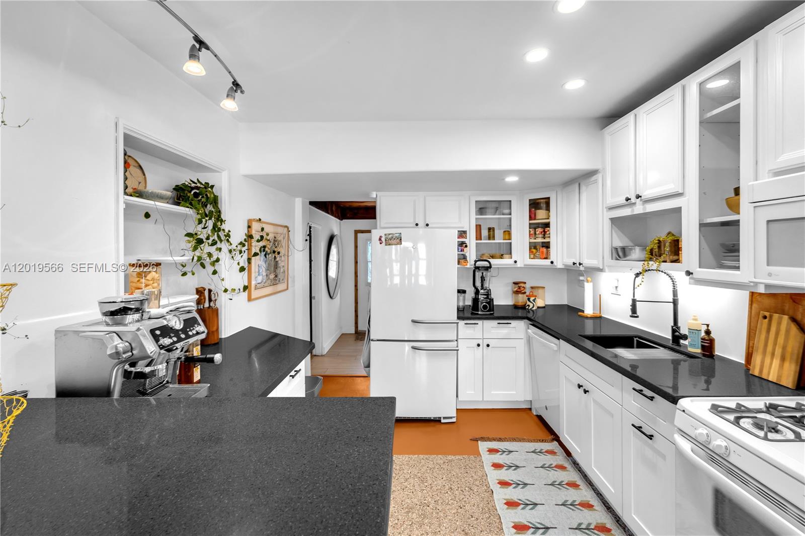 841 SW 11th Ct