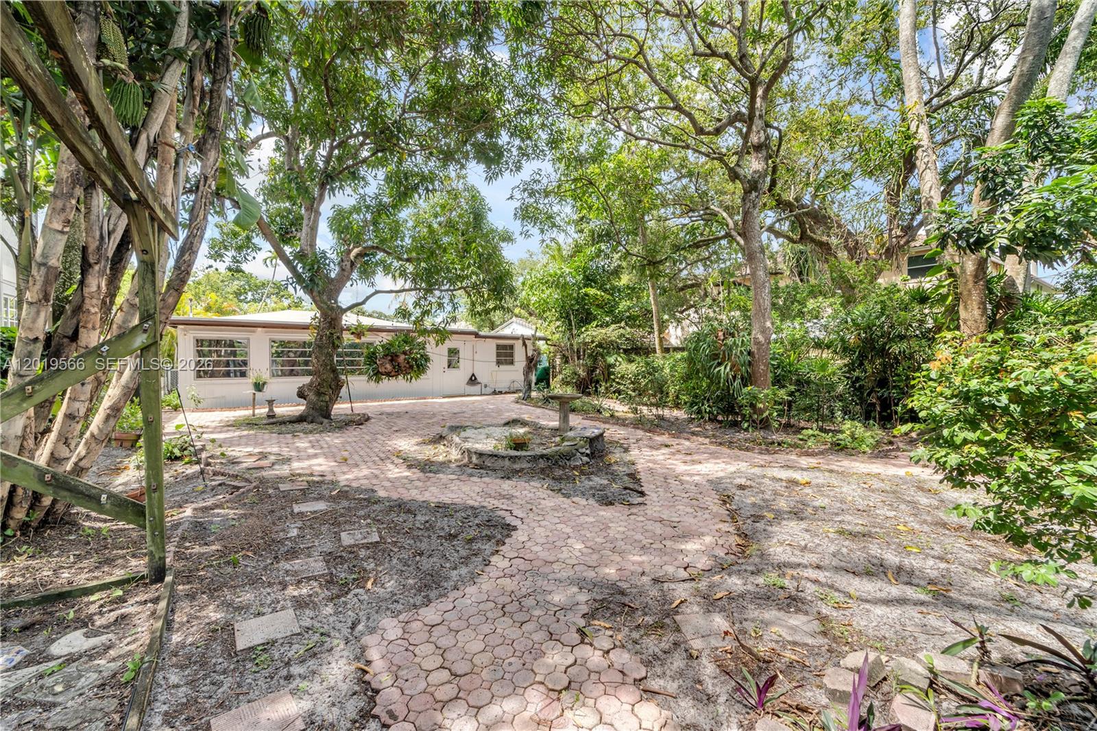 841 SW 11th Ct
