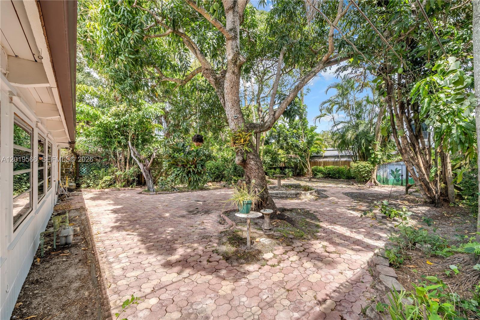 841 SW 11th Ct