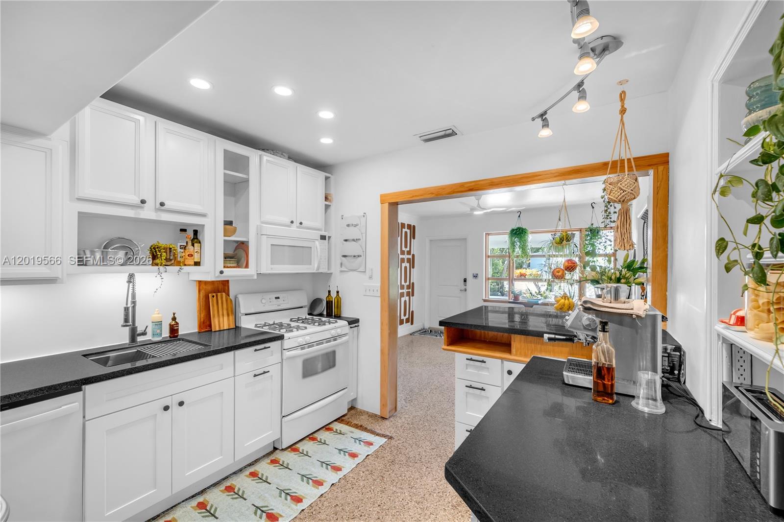 841 SW 11th Ct