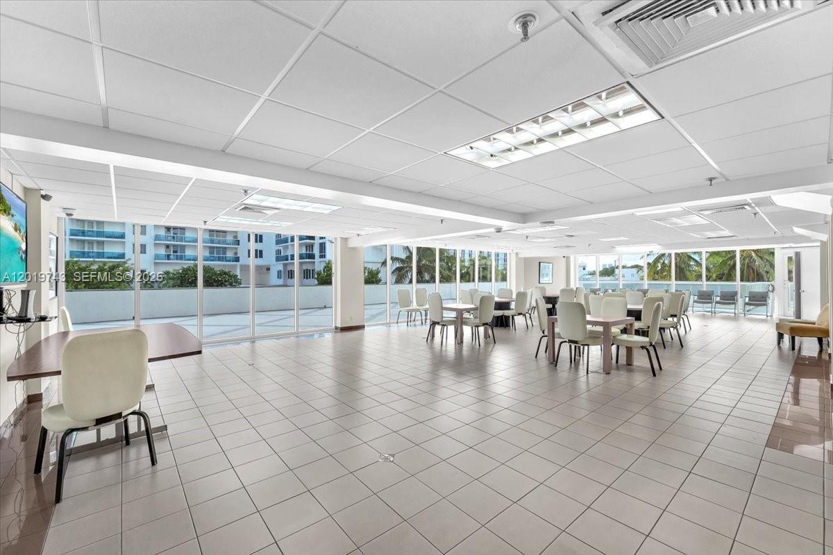 2401 Collins Ave # 1807