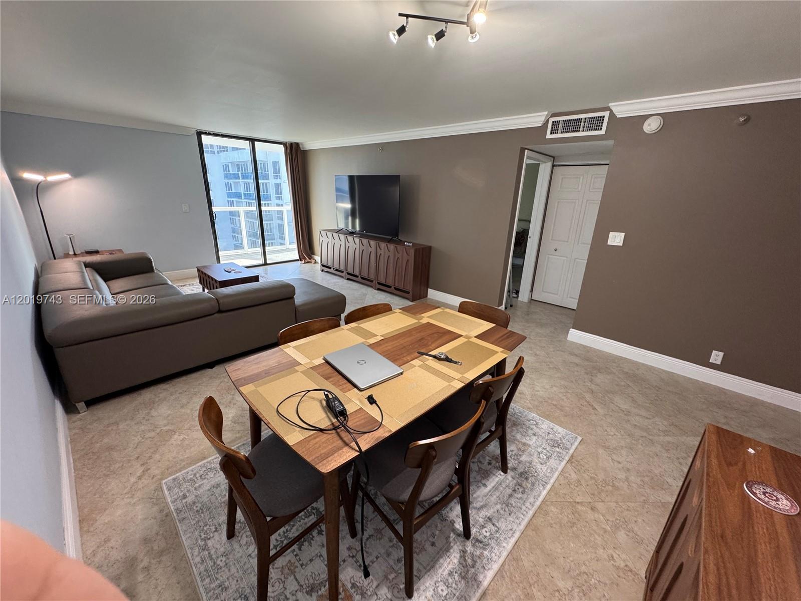 2401 Collins Ave # 1807