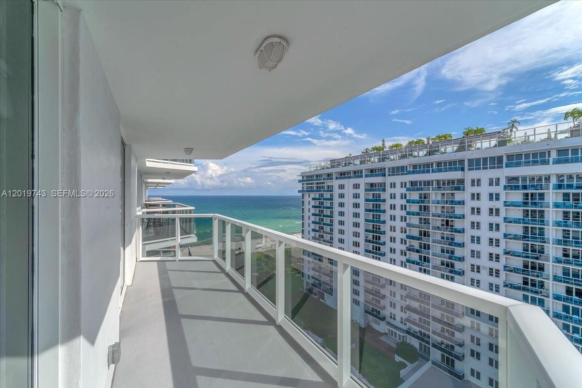 2401 Collins Ave # 1807