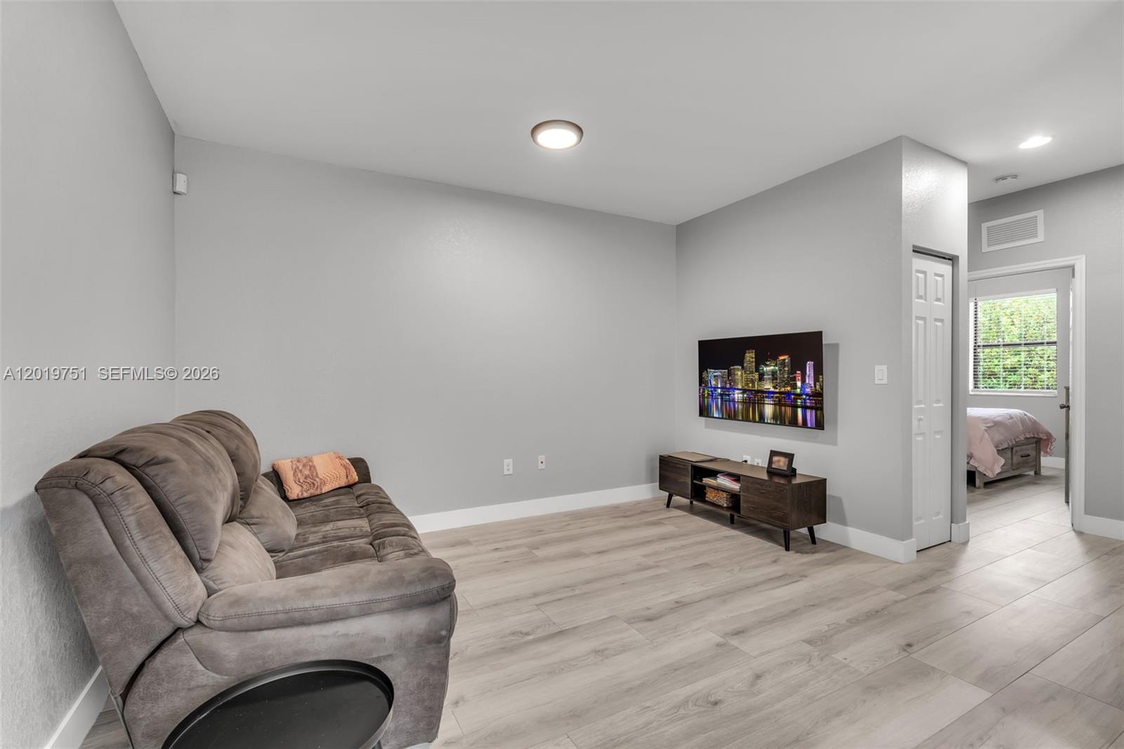 633 SE 35th Ter