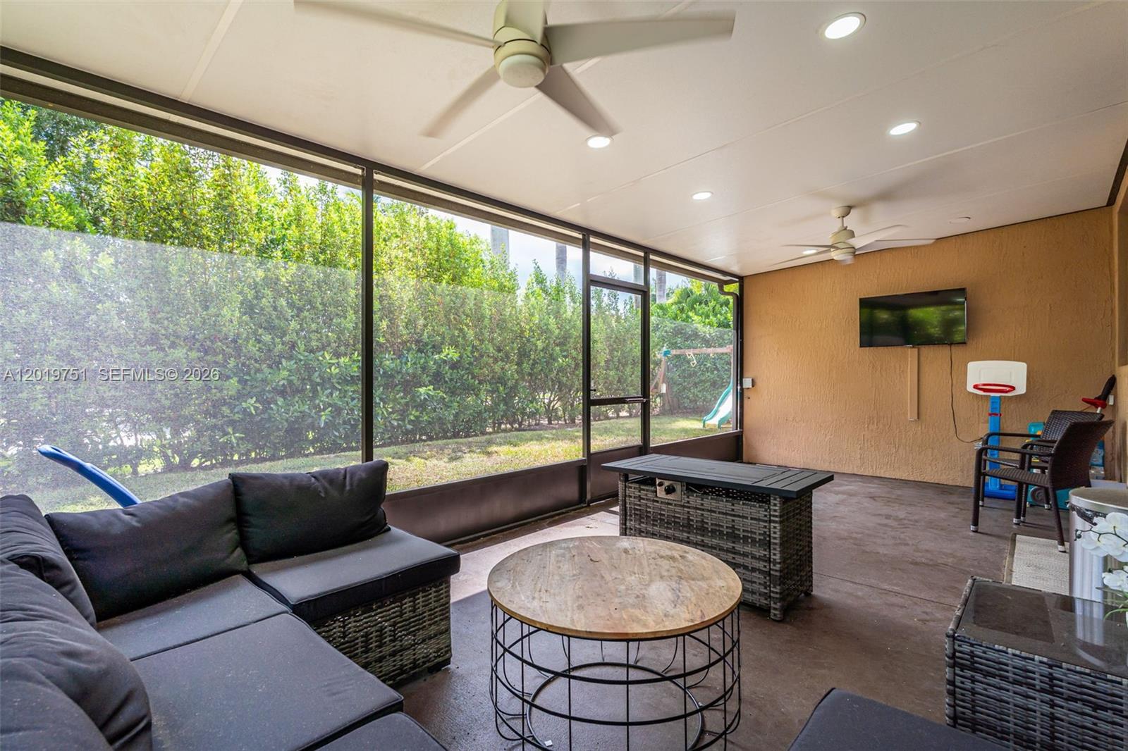 633 SE 35th Ter
