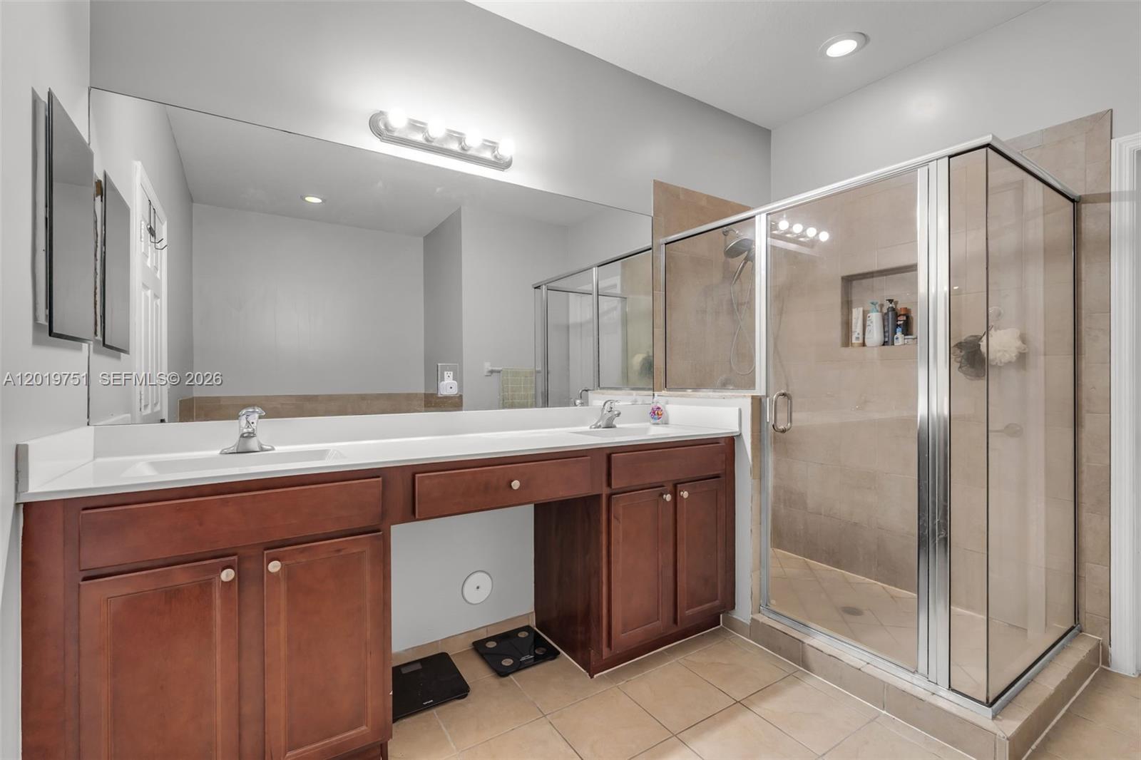 633 SE 35th Ter