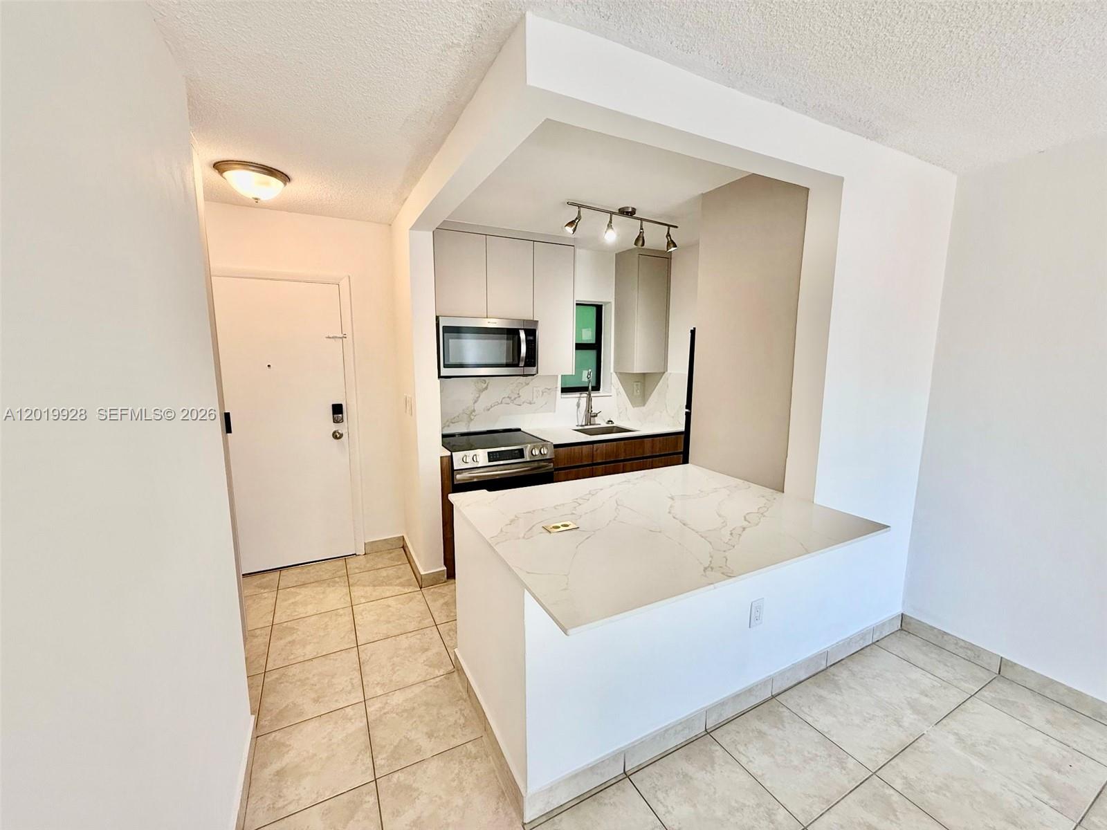 1530 SW 2nd St # 304