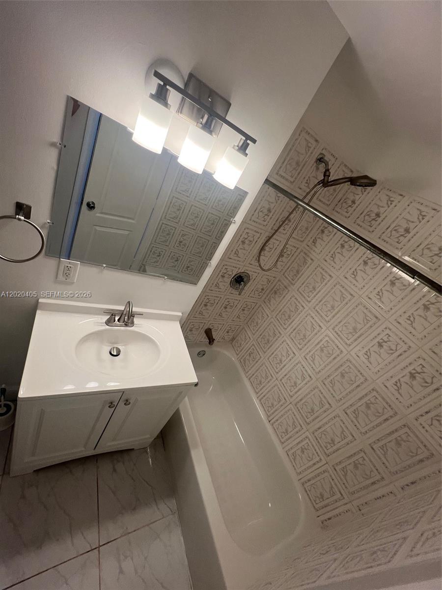 820 Euclid Ave # 303